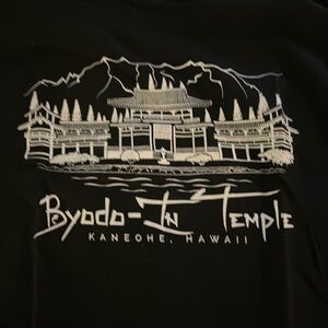 Worn and washed once. Purchased at the temple gift shop in Oahu. 100 %cotton.